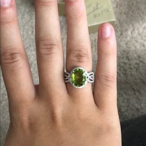 Genuine 925 silver Sz 8 peridot ring. Beautiful!!